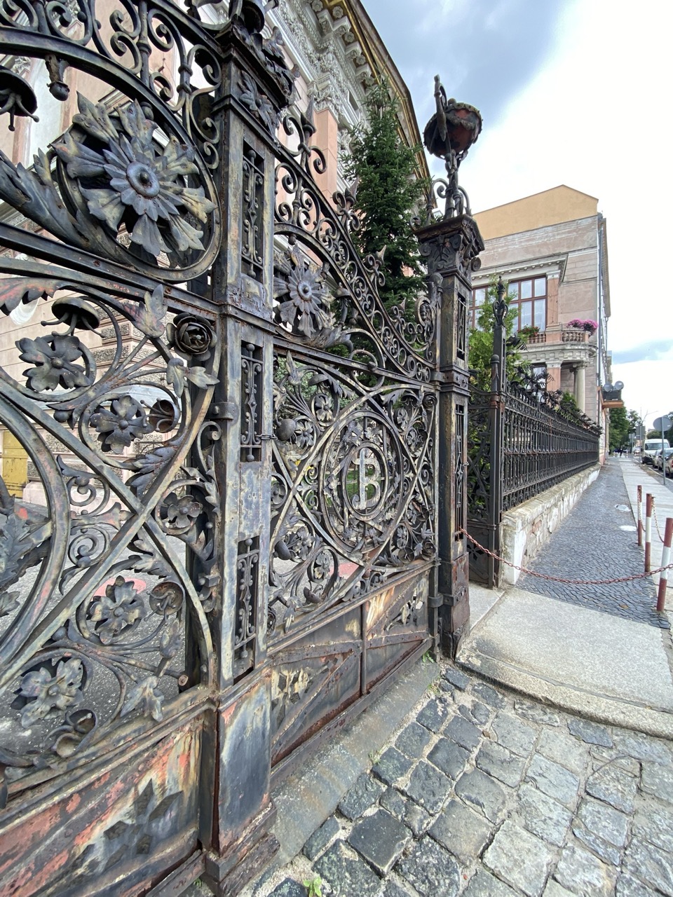 element kutej bramy w Brzegu