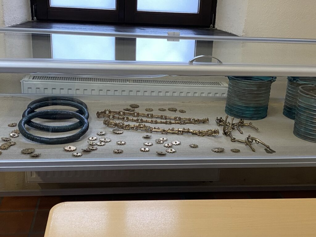 gablota z biżuterią wykopaną w Namysłowie