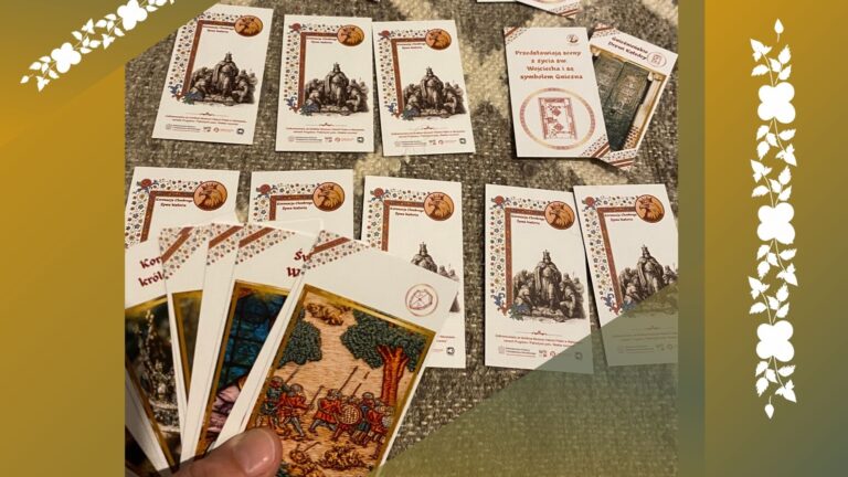 „Karty gry edukacyjnej typu memory z ilustracjami historycznymi związanymi z koronacją Bolesława Chrobrego.”