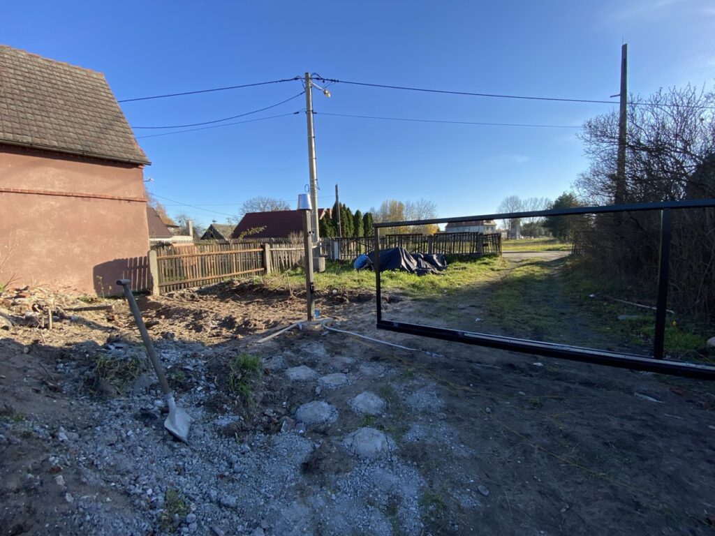 rama bramy wjazdowej w budowie