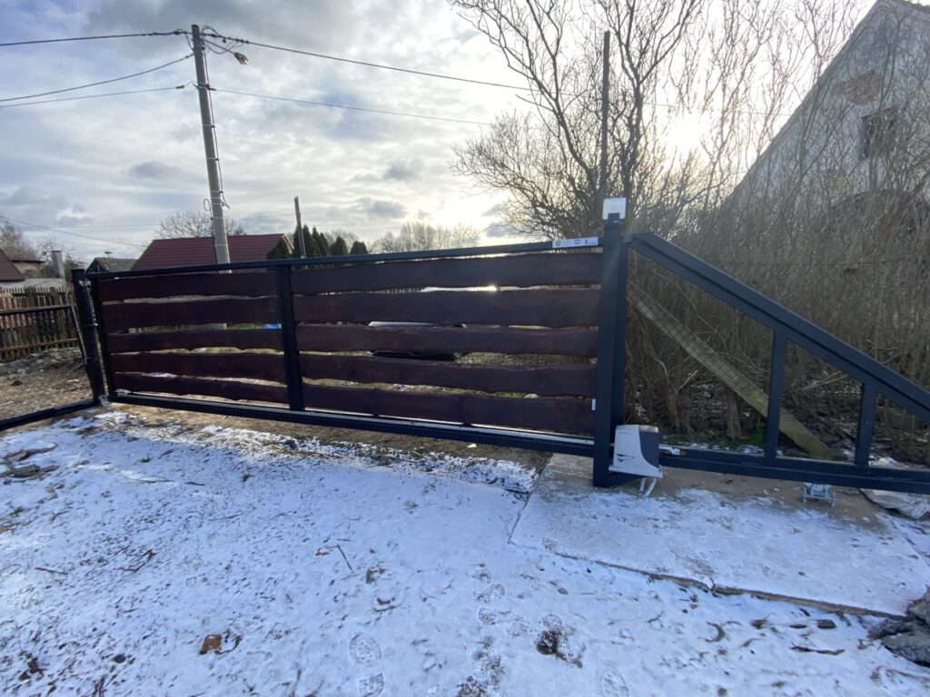 fragment bramy wjazdowej