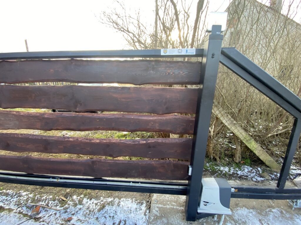 fragment bramy wjazdowej